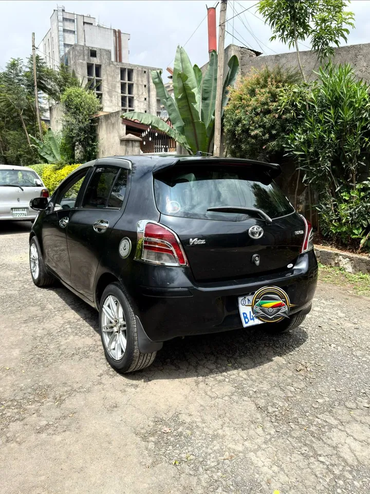 Toyota Yaris Compact 2010 – photo 6