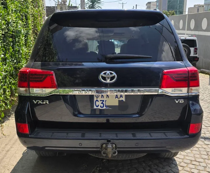 Toyota Land Cruiser V8 VXR 2017 – photo 3