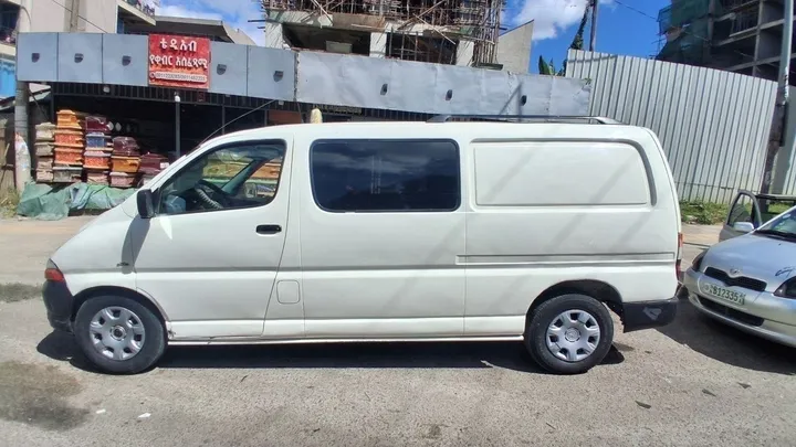 Toyota Hiace Dolphin Van 2004 – photo 4