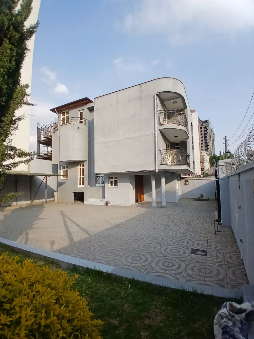 Modern 10 Bedroom House for Rent – photo 5
