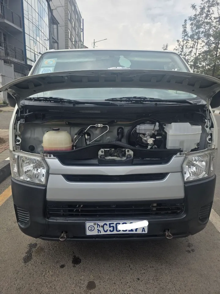 2018 Toyota Hiace Manual Van – photo 4