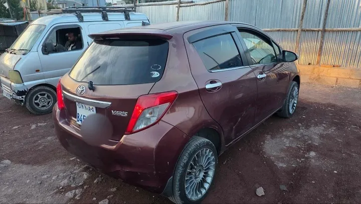Toyota Compact 2011 Automatic – photo 4