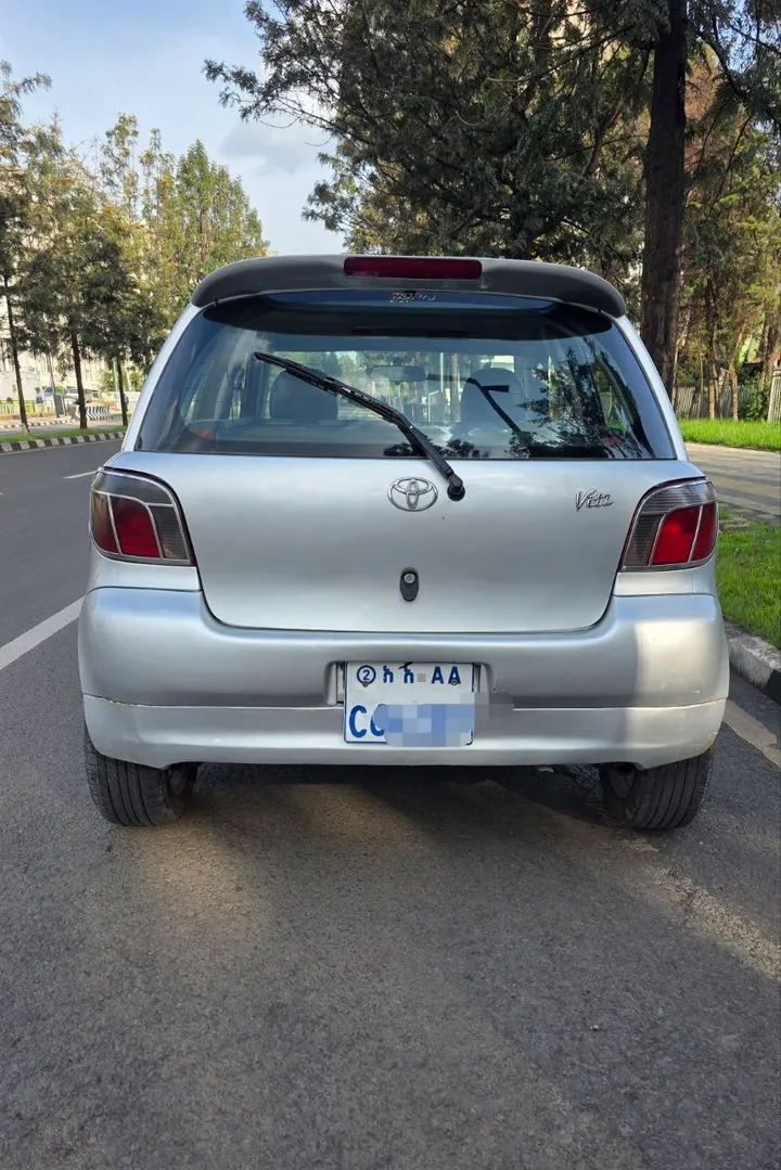 Toyota Vitz 2000 Automatic 1.0L – photo 3