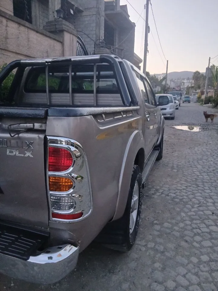 2011 Toyota Hilux Double Cabin Pickup – photo 3