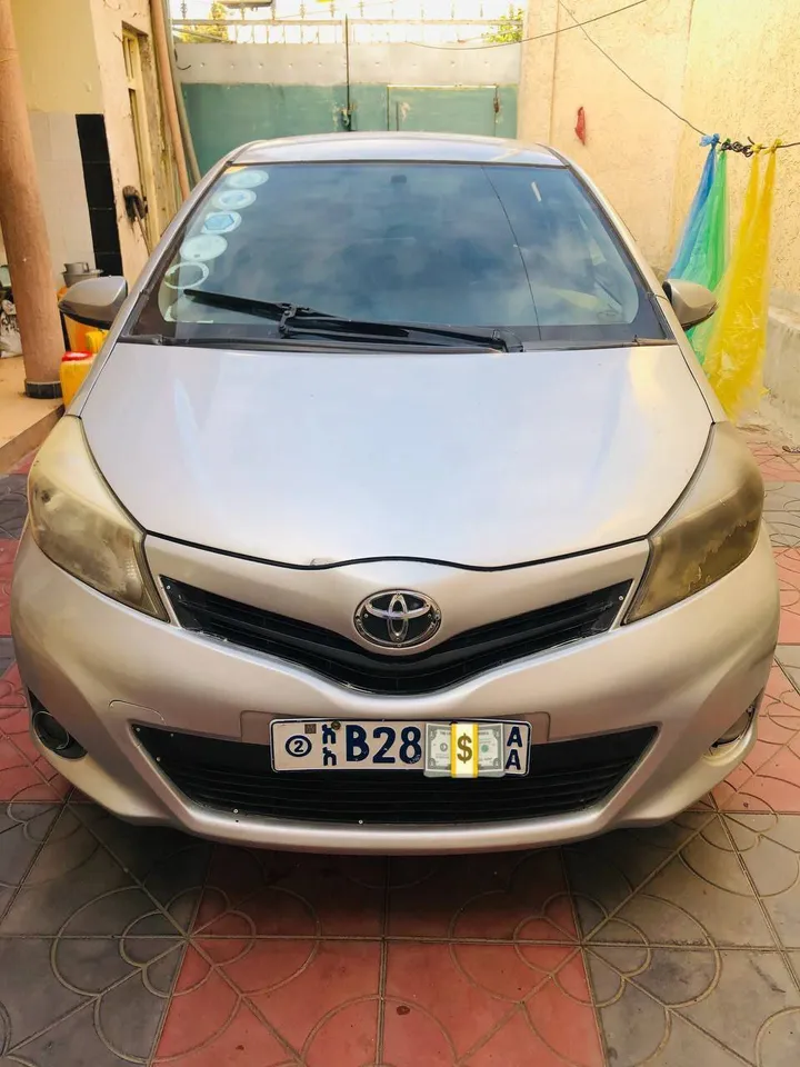 Toyota Compact 2011 Automatic – photo 3