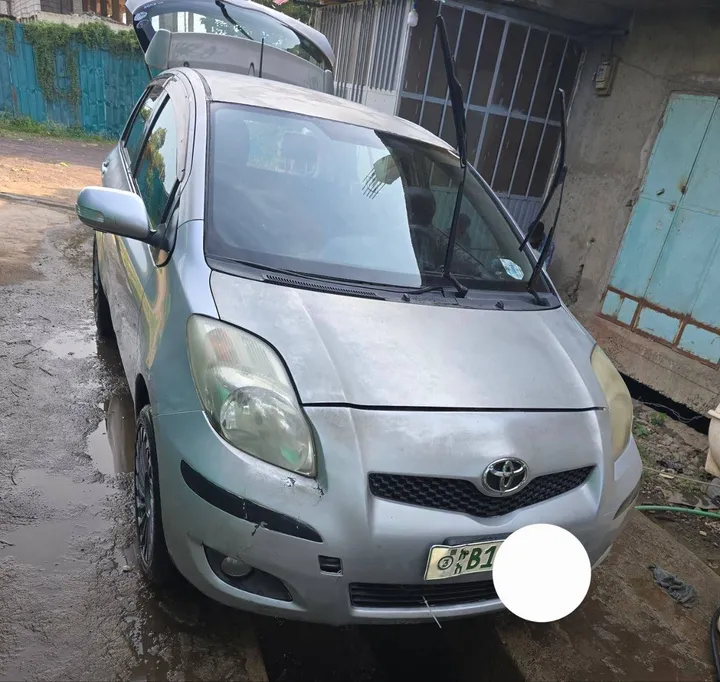 Toyota Yaris Compact 2010 – photo 5