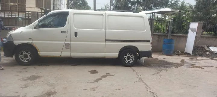 Toyota Dolphin Shark 2008 Van – photo 4