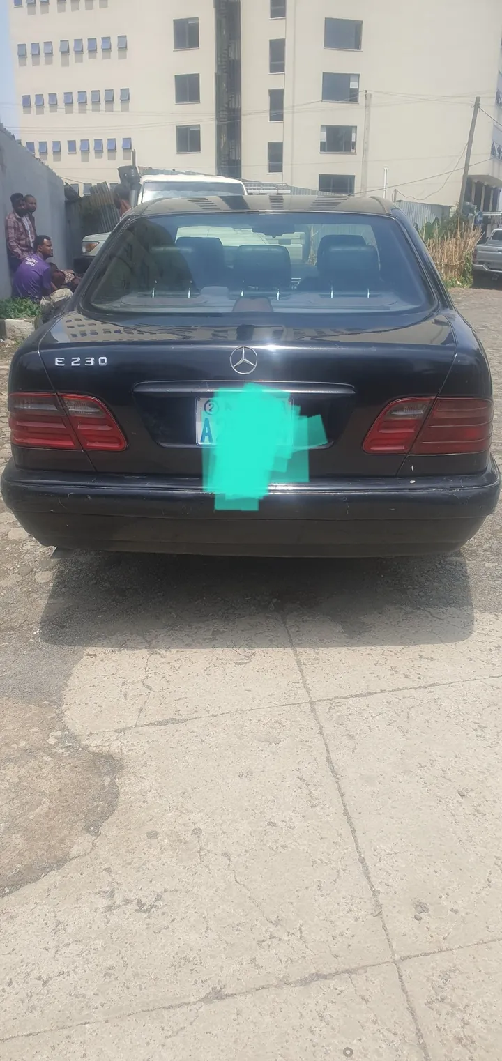 Mercedes Smiling E380 2000 – photo 6