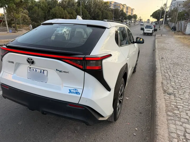 Toyota bZ4X 2023 Electric SUV – photo 3