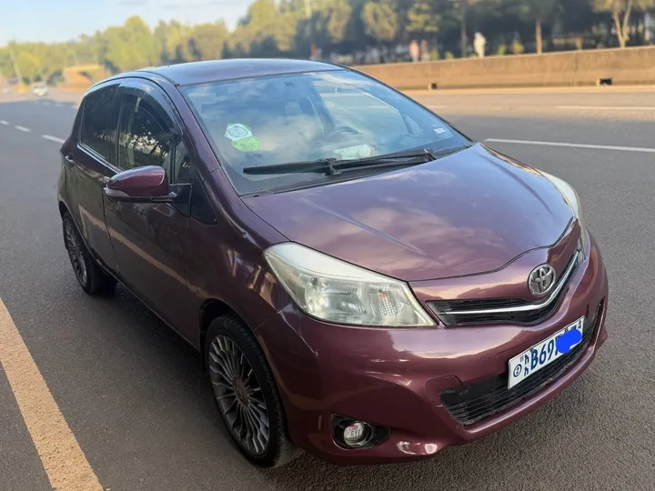 Toyota Yaris 2012 Automatic – photo 4
