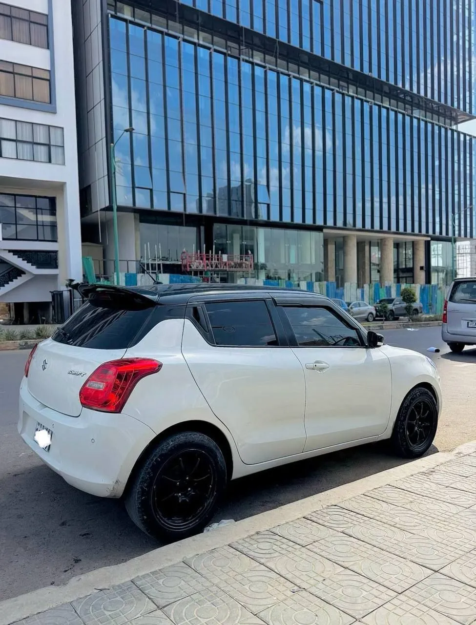Suzuki Swift 2022 Automatic – photo 3