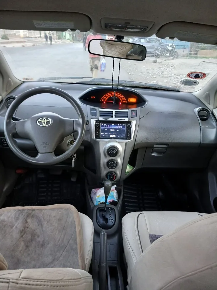 Toyota Yaris Compact 2010 Automatic – photo 5