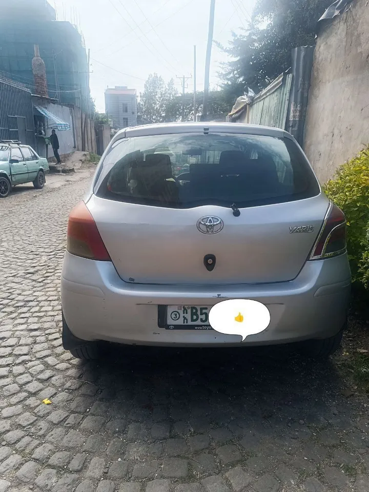 Toyota Yaris Compact 2009 – photo 5