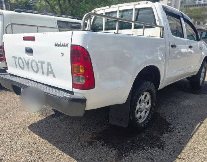 Toyota Hilux D4D 2010 Manual – photo 3