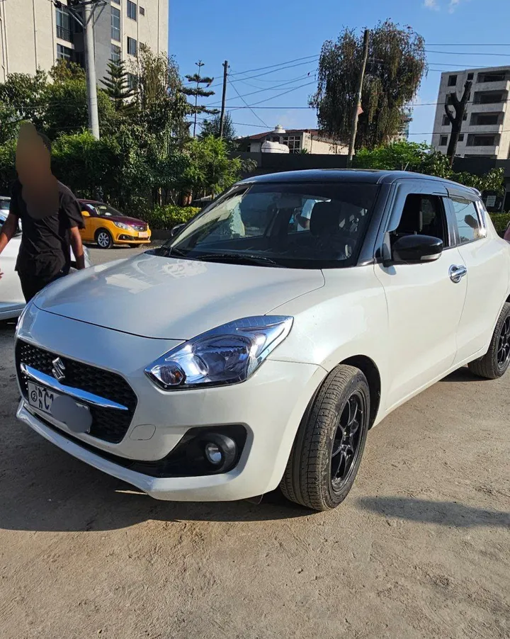 Suzuki Swift 2022 Automatic – photo 5
