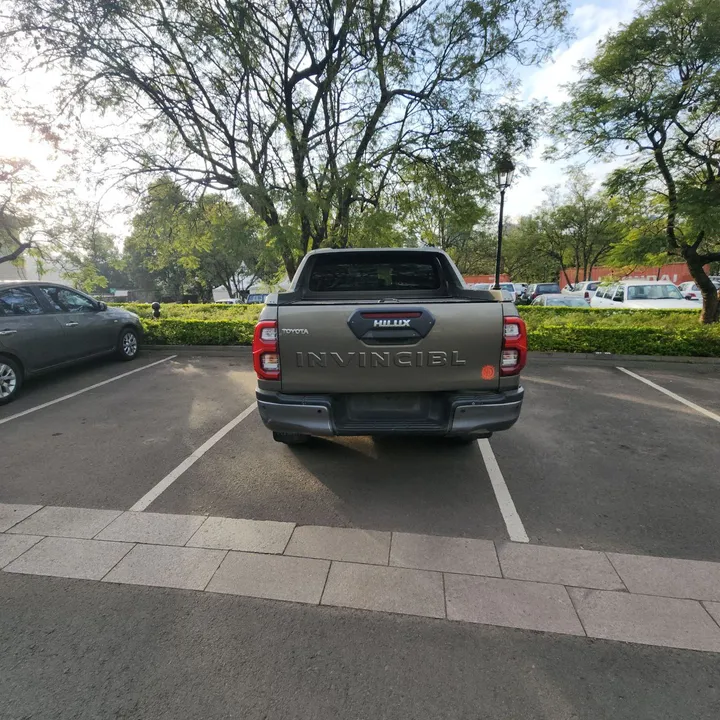Toyota Hilux Invincible 2021 Pickup – photo 5