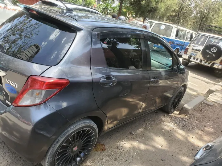 Toyota Yaris 2012 – photo 4