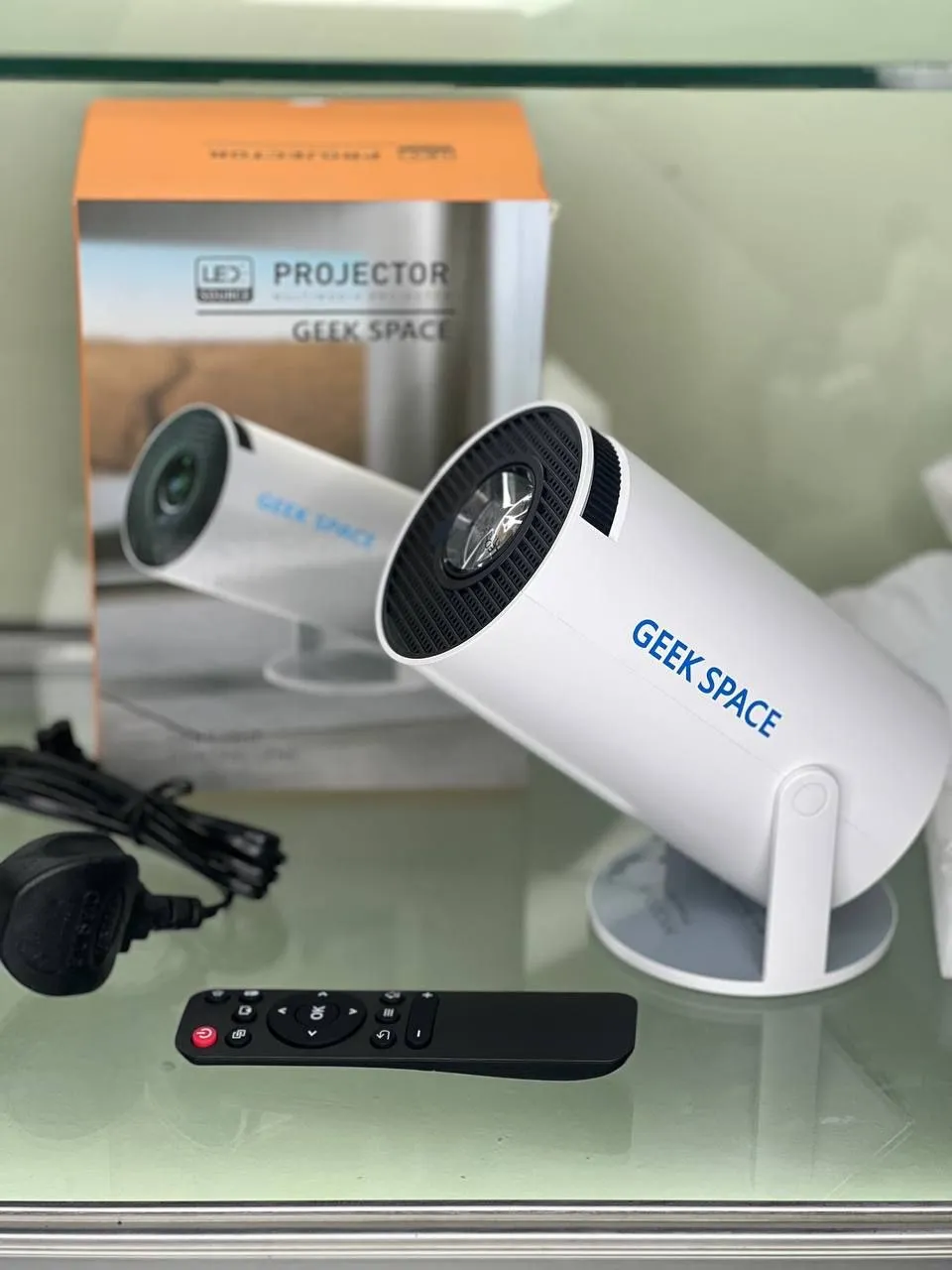 Geek Space HY300 Projector – photo 3