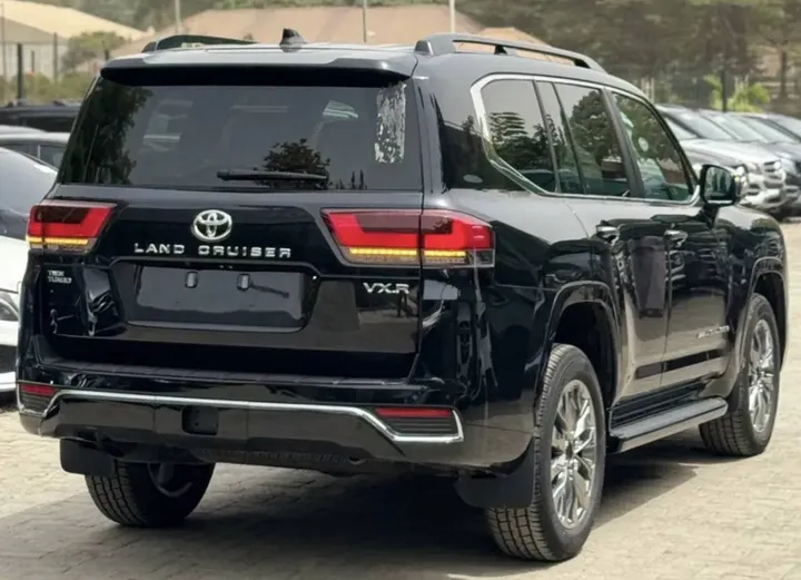 Toyota Land Cruiser 300 VX.R 2023 – photo 4