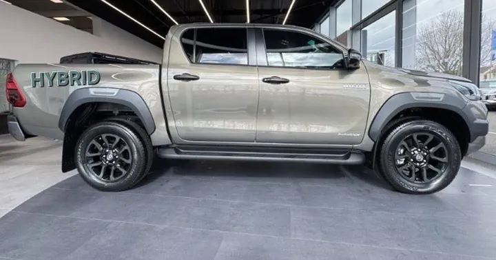 Toyota Hilux Invincible Hybrid 2025 – photo 5