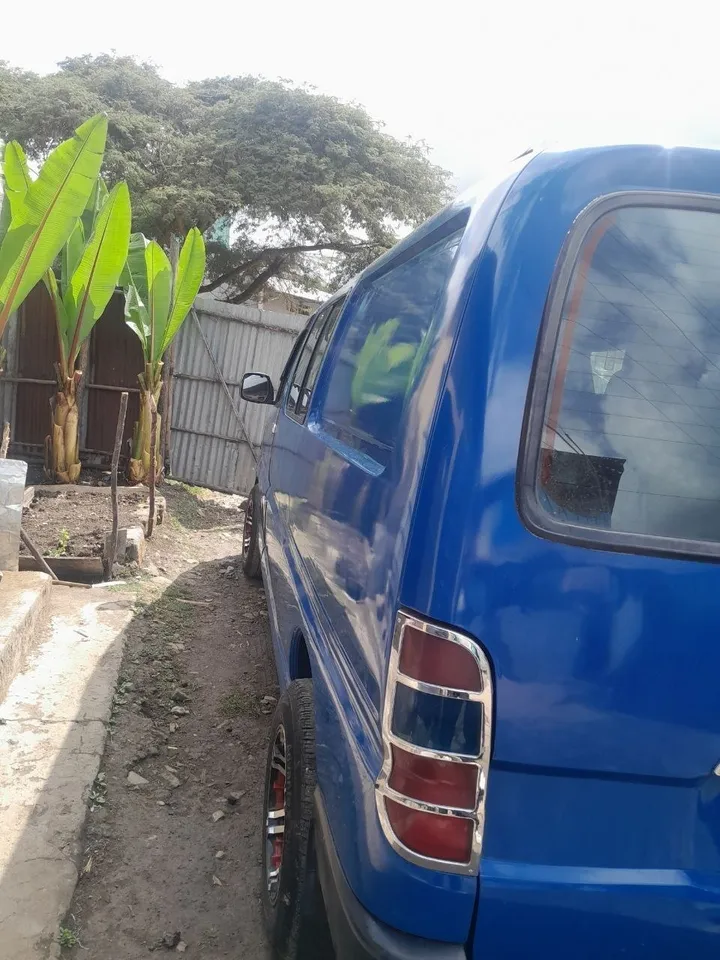 2007 Blue Van – photo 4