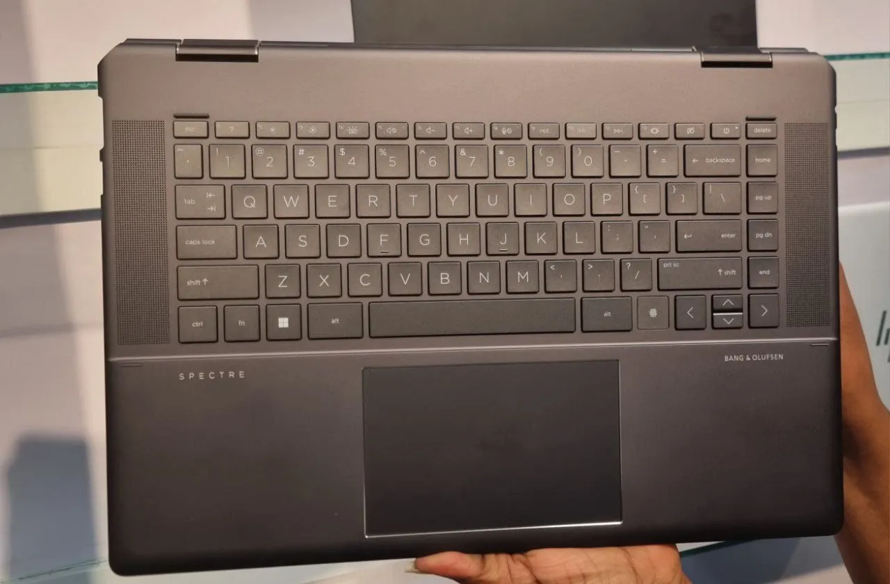 HP Spectre x360 2-in-1 Laptop 16 – photo 4