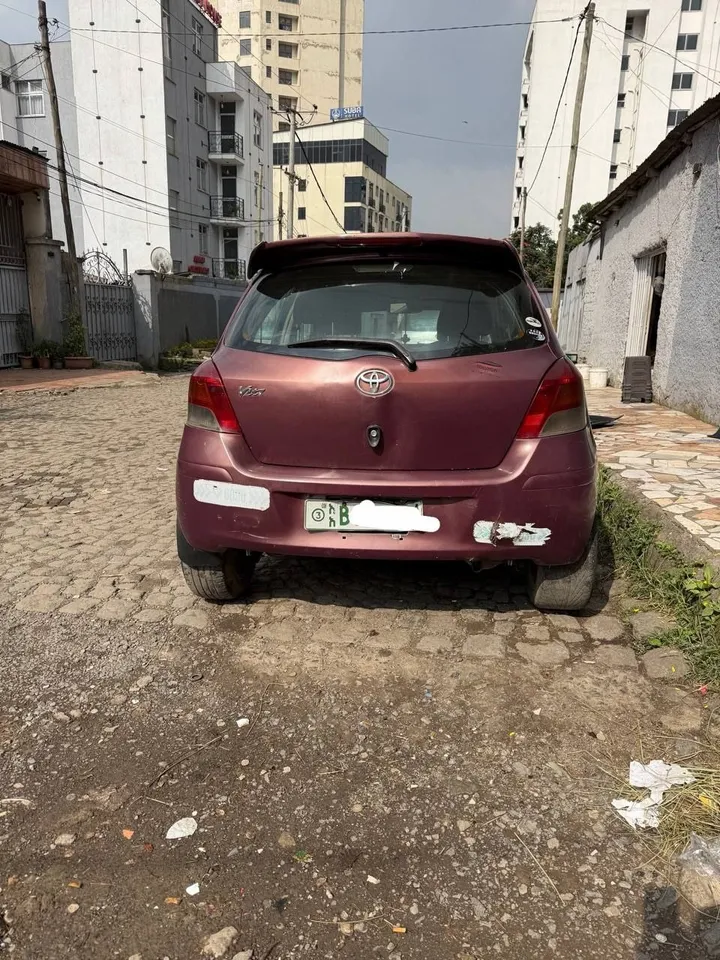 Toyota Yaris Compact 2010 – photo 3