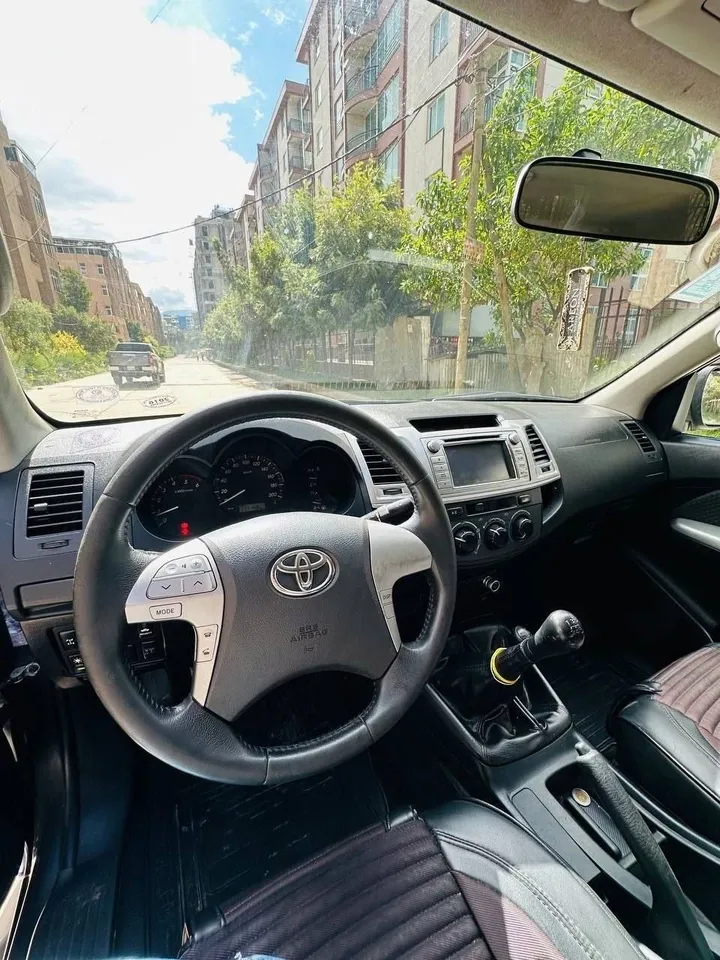 Toyota Hilux Vigo 2014 Manual – photo 3