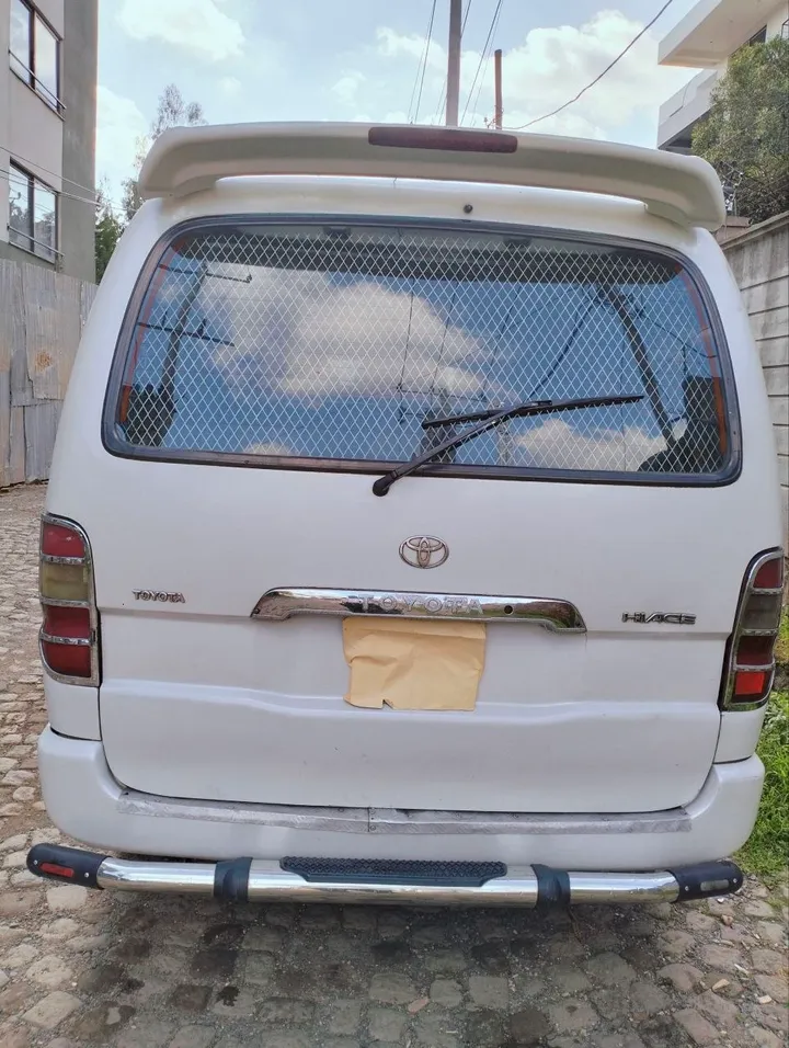 Toyota Hiace Half Van 2011 – photo 4