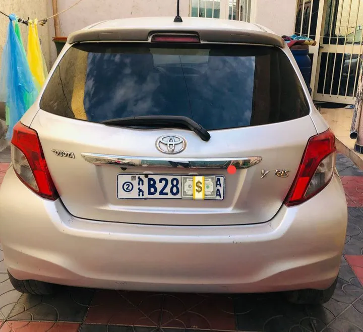 Toyota Yaris Compact 2011 – photo 5