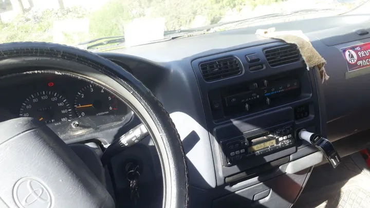 Toyota 2LT Dolphin Van – photo 3