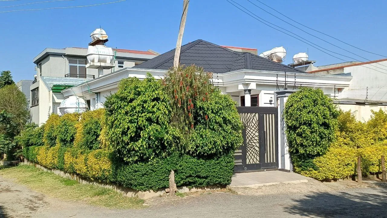 Modern 5-Bedroom Villa in Summit – photo 3