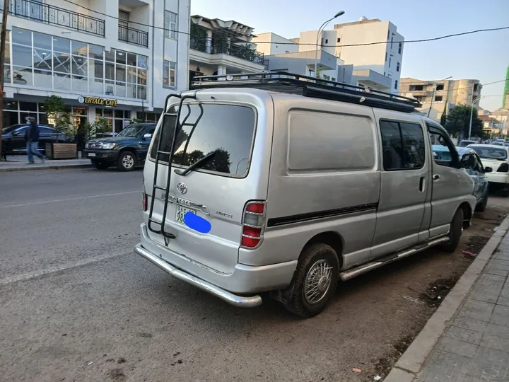 Toyota Dolphin Shark Van 2007 – photo 3