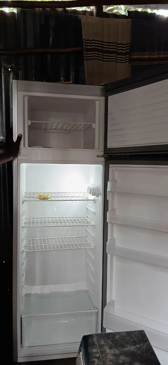 340 Liter Refrigerator – photo 3