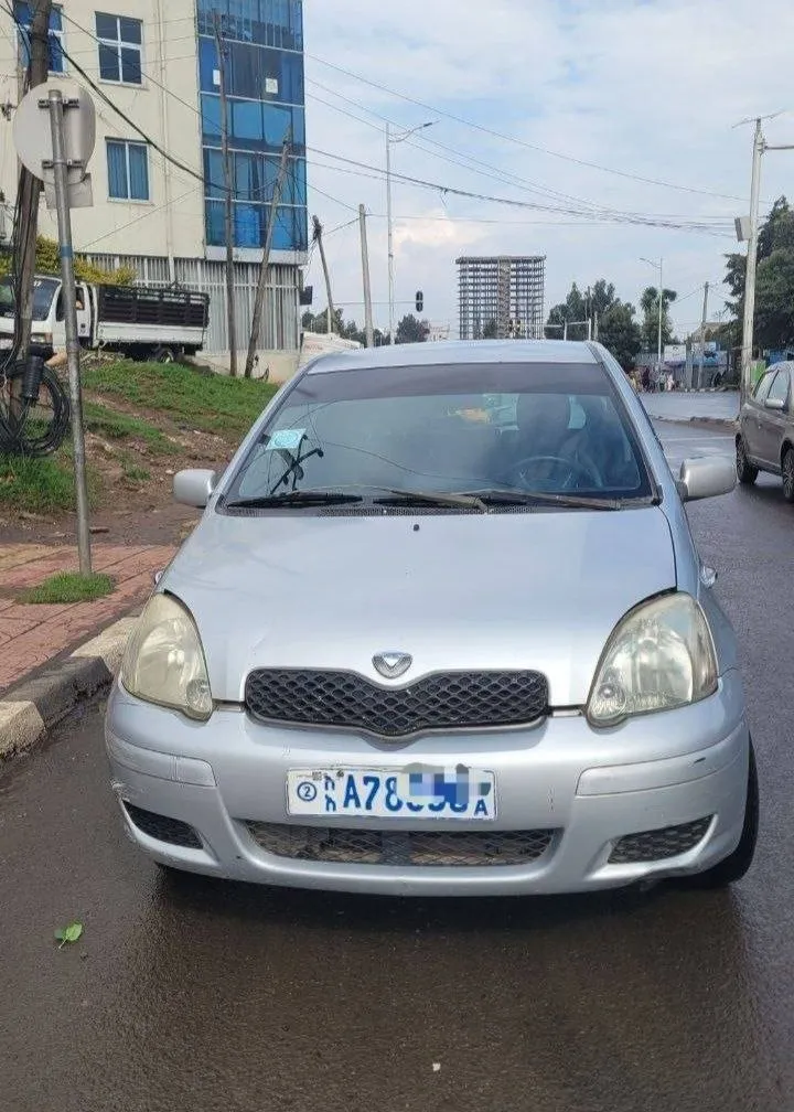 Toyota Vitz 2004 Hatchback – photo 4