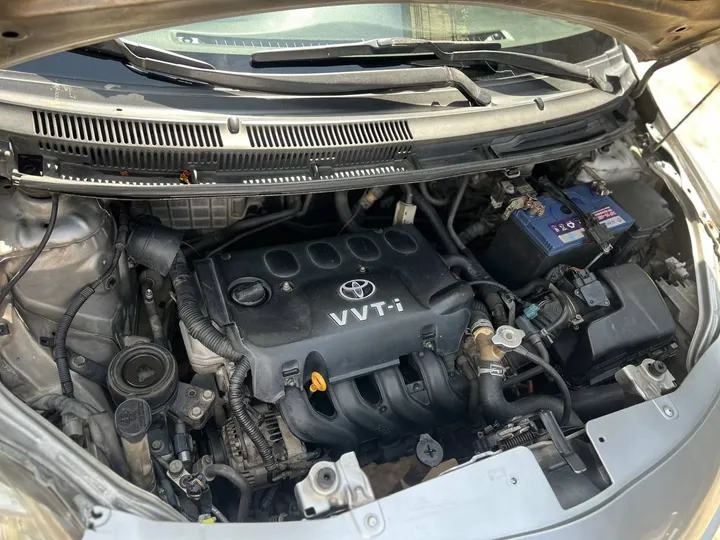 Toyota Yaris Sedan 2009 Silver – photo 8