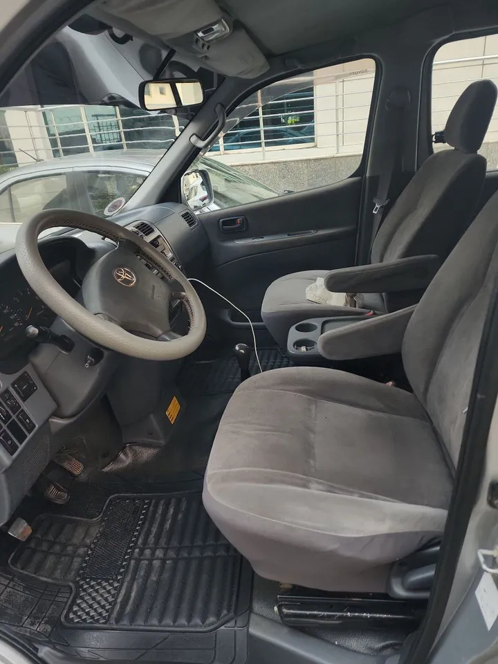 Toyota Van 2007 Code 1 – photo 3
