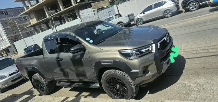 Toyota Hilux Invincible 2021 Pickup – photo 4