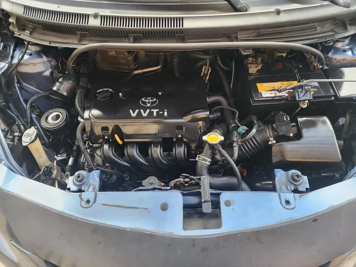 Toyota Yaris Sedan Automatic 2011 – photo 3