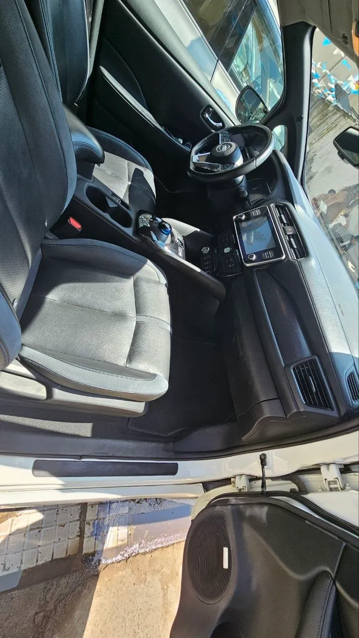 2022 Nissan Leaf Luxury Electric – photo 3