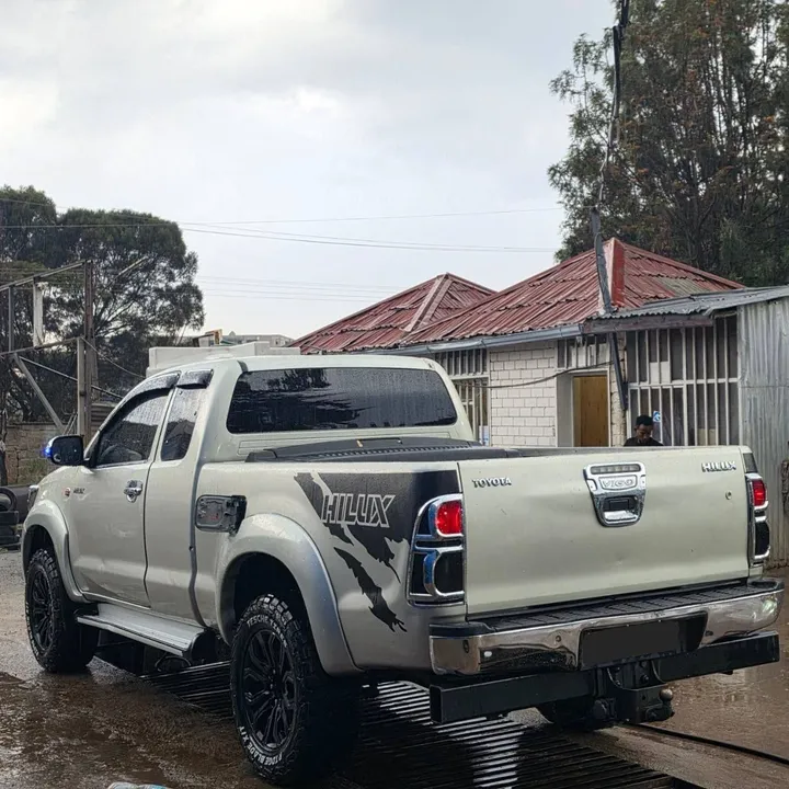 Toyota Hilux Double Cab Pickup – photo 3