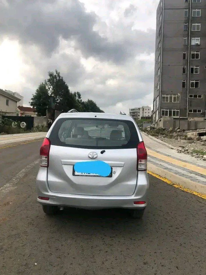 Toyota Avanza 2012 Automatic – photo 4