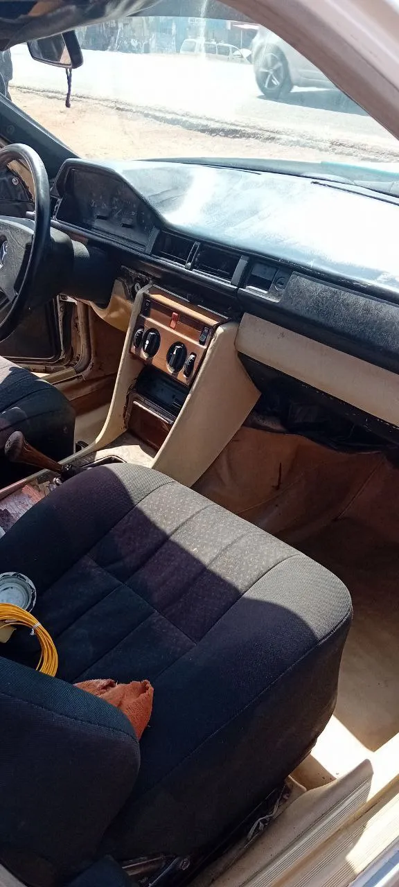 Mercedes Benz 230 1987 Manual – photo 8