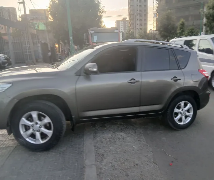 Toyota Rav4 2010 Automatic – photo 3