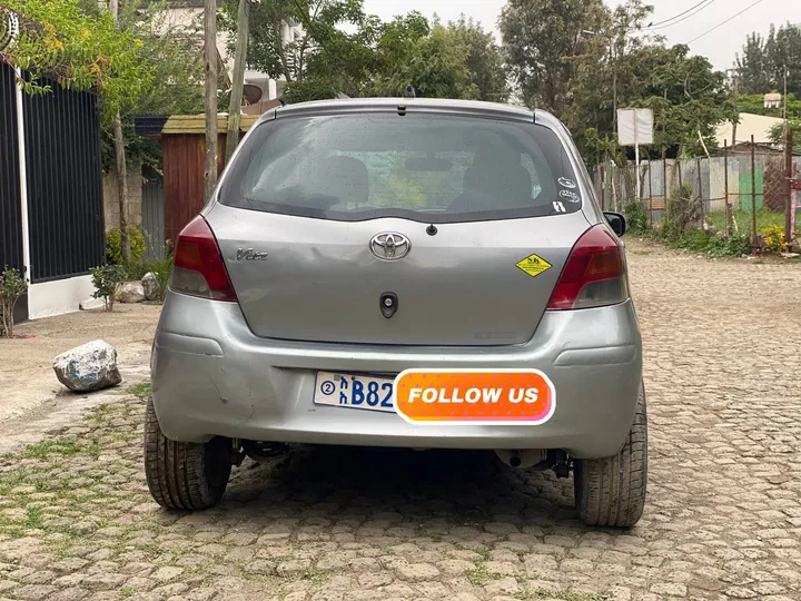 Toyota Yaris Compact 2009 Automatic – photo 3