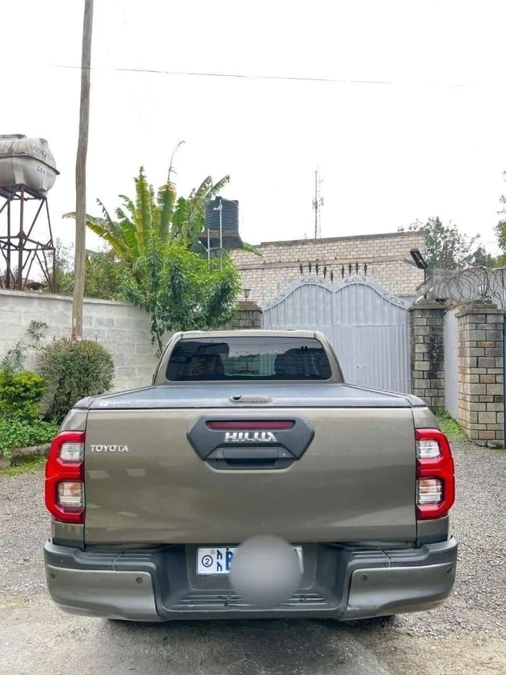 Toyota Hilux Invincible 2021 – photo 5