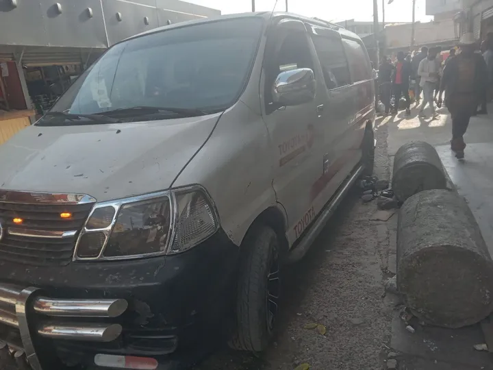 Toyota Van 2011 Excellent Condition – photo 5