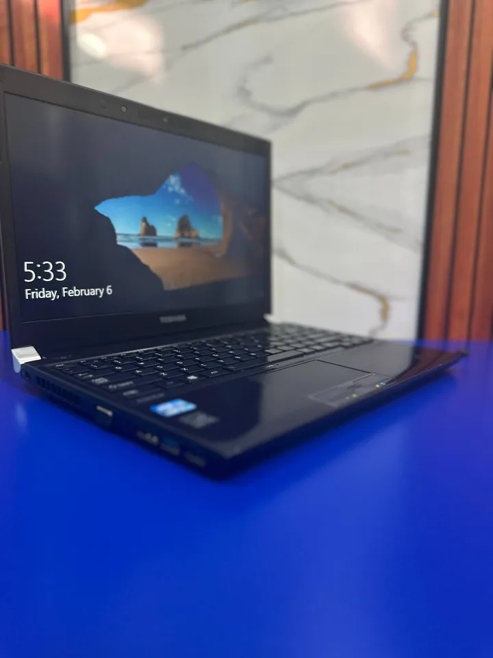 Toshiba Core i5 13.3 inch Laptop – photo 6