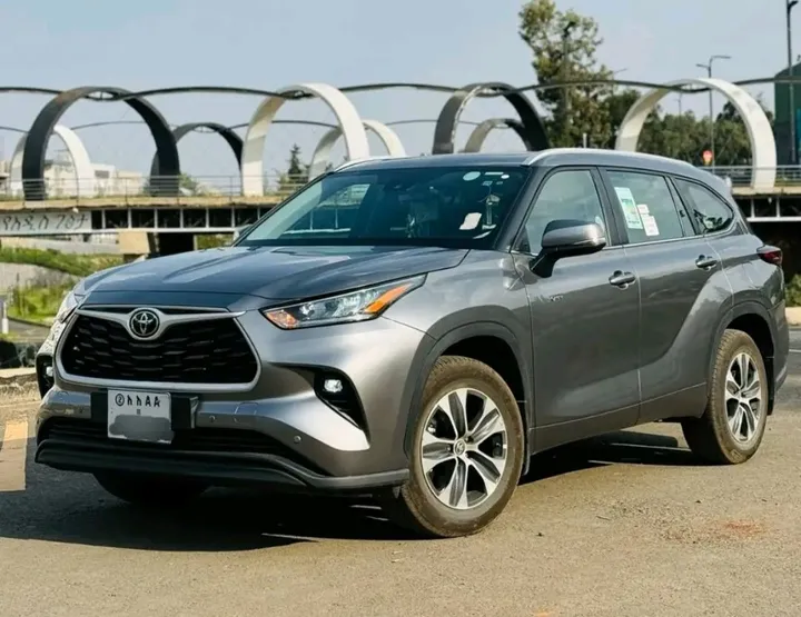 Toyota Highlander 2025 Hybrid SUV – photo 8
