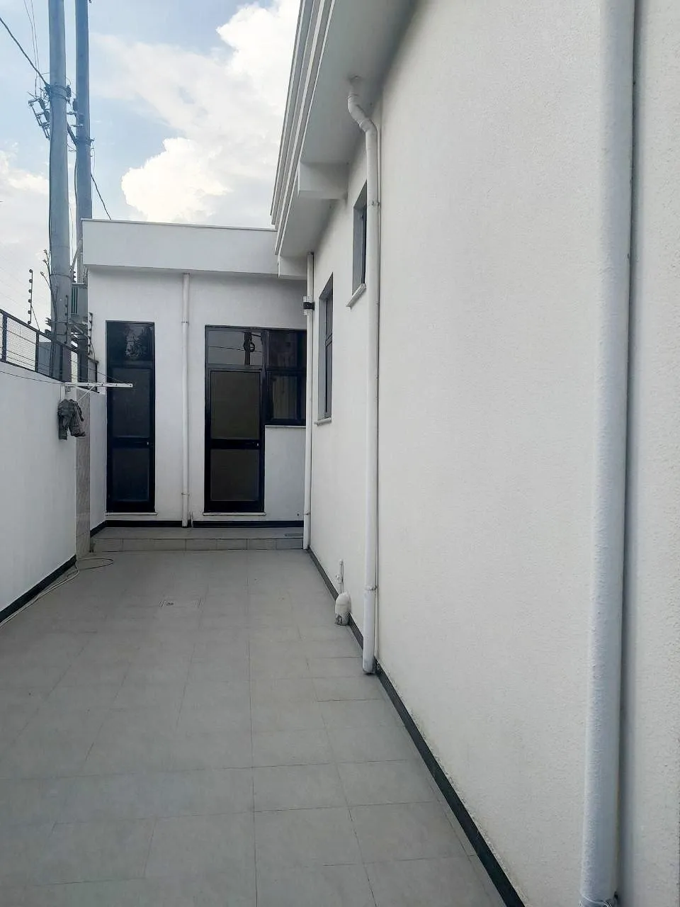 180 Sqm House for Sale in Summit – photo 3